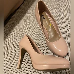 Size 7 heel pumps